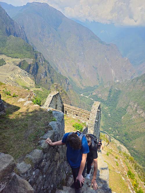 Escaleras de la muerte en el sendero a Huayna Picchu