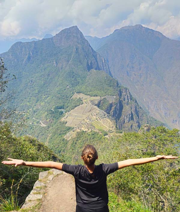 Primer mirador de Huayna Picchu con vista a Machu Picchu